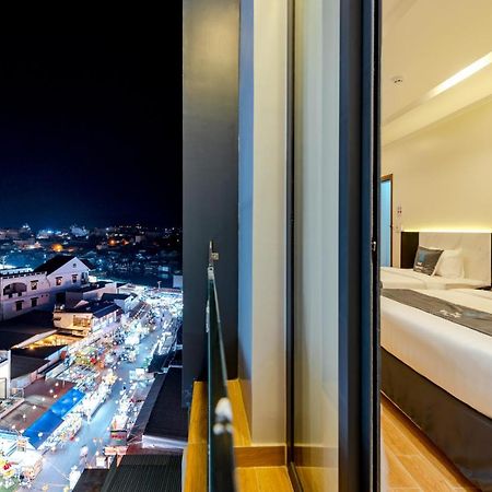 The Empire Hotel Дуонг-Донг Экстерьер фото